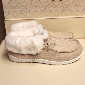 New Magellan Women's Moc Toe Slipper Size 7B